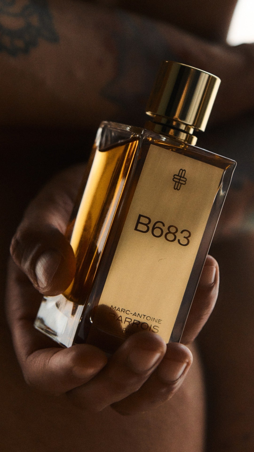 The art of jasmine perfume: Duality and molecular radiance